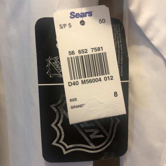 NEW⭐️ Toronto Maple Leafs dress shirt with tie - Picture 3 of 8